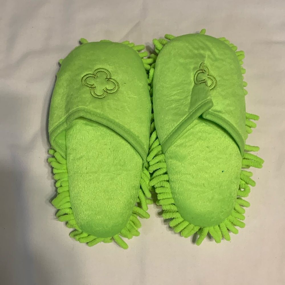Microfiber house (cleaning) slippers in lime green.  NWT